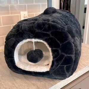 Whisker City Cat Hide/Bed